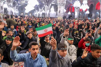 زيارت نوجوانان مشهدی به نيابت از شهداي نوجوان حادثه تروريستی شاهچراغ