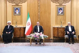 رئیس&zwnj;جمهور پیش از عزیمت به عراق: توسعه روابط با کشور&zwnj;های اسلامی از عراق شروع خواهد شد