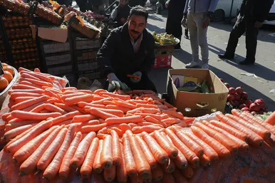 بازار مشهد در آستانه شب یلدا