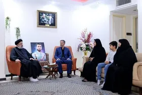دیدار رئیسی با خانواده شهید آرمان علی&zwnj;وردی (۳۰ آذرماه ۱۴۰۱)