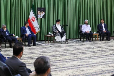 دیدار مسئولان و خبرنگاران شهرآرا با امام جمعه مشهد