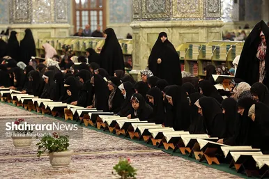 جزء خوانی قرآن کریم در حرم مطهر امام رضا (ع)