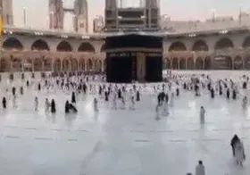 اولین طواف خانه خدا پس از ۷ ماه تعطیلی + ویدئو