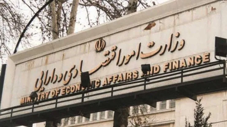 پاداش مالیاتی به برخی استانداران غیرقانونی نیست