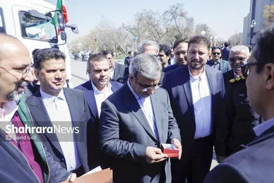 گزارش تصویری | آیین رونمایی و تحویل ۴۲ دستگاه خودروی سنگین خدمات عمومی به شهرداری‌های خراسان رضوی