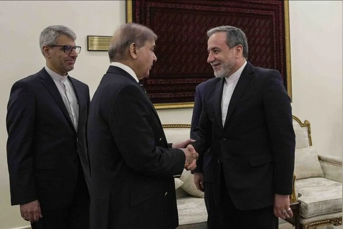 عراقچی با نخست‌وزیر پاکستان دیدار کرد