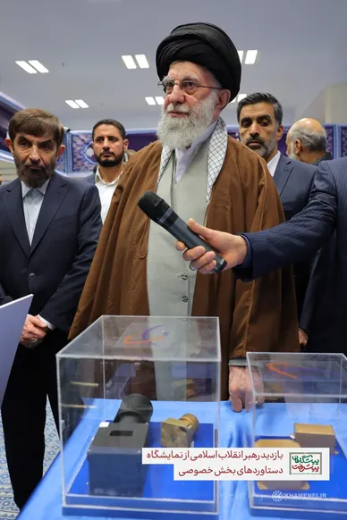 گزارش تصویری | بازدید رهبر معظم انقلاب اسلامی از نمایشگاه رویداد ملی «پیشگامان پیشرفت» (۲ بهمن ۱۴۰۳)