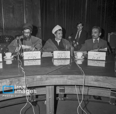 گزارش تصویری | رهبر انقلاب در دوران تصدی شورای عالی دفاع ملی (۱۳۶۰ - ۱۳۵۸)