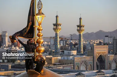 آئین اذن عزای حسینی و تعویض پرچم گنبد حرم مطهر رضوی