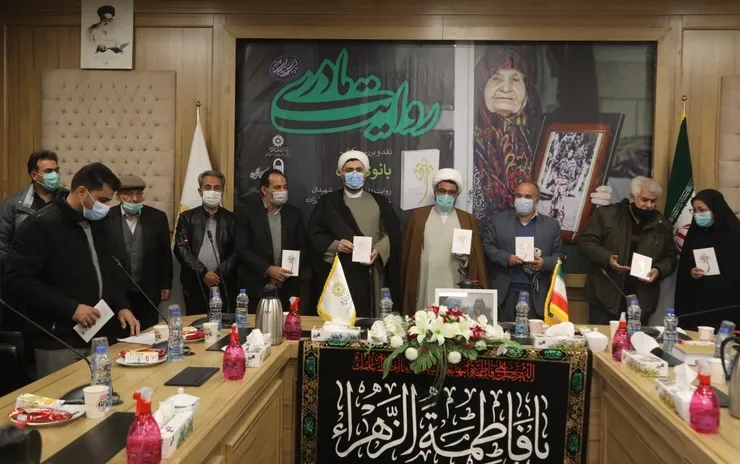 آیین نقد کتاب «بانوی قرن؛ روایت داستانی از حاجیه خانم خدیجه طلعت» برگزار شد