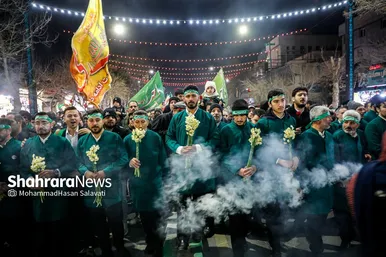 گزارش تصویری | گلباران حرم مطهر امام‌رضا(ع) در شب میلاد حضرت جوادالائمه(ع) (۲۱ دی ۱۴۰۳)