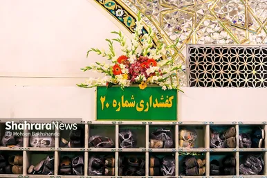 گل آرایی حرم مطهر رضوی در آستانه میلاد امام رضا (ع)