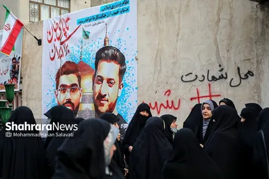 تجمع مردم در محل شهادت دو دانشجوی بسیجی در خیابان حر عاملی