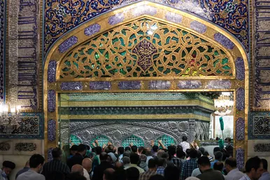 گل آرایی ویژه ولادت حضرت امام رضا (علیه السلام) در روضه منوره رضوی