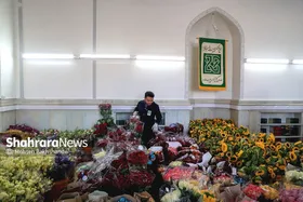 گل آرایی حرم مطهر رضوی در آستانه میلاد امام رضا (ع)