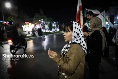 گزارش تصویری | پنجاه‌ودومین موج از حضور حماسی شبانه مردم مشهد در خیابان‌ها