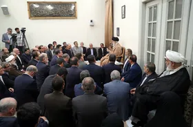 دیدار وزیر کشور و استانداران با رهبر معظم انقلاب | توصیه حضرت آیت&zwnj;الله خامنه&zwnj;ای به استانداران: با مردم گرم بگیرید و به میان آنها بروید + فیلم