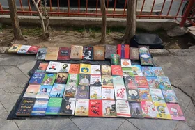 گزارشی درباره کتاب فروشی&zwnj;های سیار در مشهد  | ناشران پخته&zwnj;خوار، فروشندگان خام&zwnj;طمع