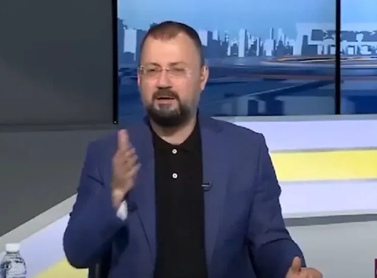 ویدئو| لحظه بیهوش شدن مجری شبکه العهد عراق