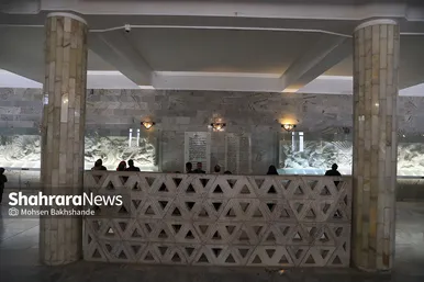 حضور گردشگران در آرامگاه فردوسی در نوروز ۱۴۰۱