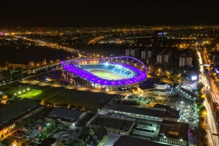 شهرخودرو در  ورزشگاه امام رضا(ع) مشهد به دیدار پرسپولیس می‌رود