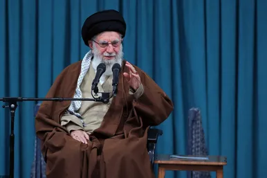 عکس‌هایی از دیدار جمعی از خانواده‌های شهدا با رهبر انقلاب به مناسبت سالگرد شهادت سردار سلیمانی (۱۲ دی ۱۴۰۳)