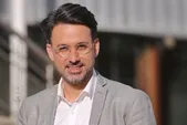 مهدی توتونچی: به گنبد طلای آقا امام رضا (ع) می‌نازیم