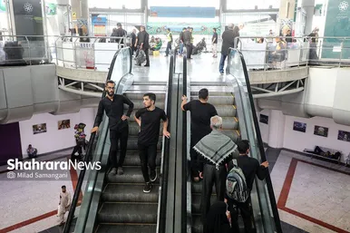 بازگشت زائران پیاده از طریق پایانه مسافربری مشهد در روز پایانی صفر