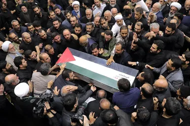 عکس‌هایی از اقامه نماز رهبر انقلاب بر پیکر مجاهد بزرگ شهید اسماعیل هنیه