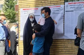 آذری جهرمی به همراه خانواده پای صندوق رای + عکس