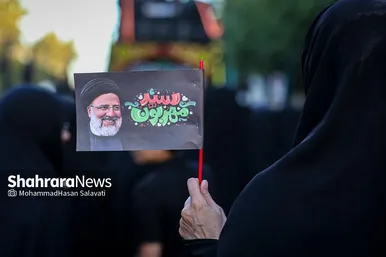 تشرف زائران و مجاوران رضوی به حرم امام رئوف در روز زیارتی آن حضرت