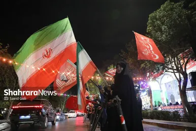 گزارش تصویری | یکصد و نود و پنجمین شب حضور حماسی مردم مشهد در خیابان (۲۰ شهریور ۱۴۰۵)