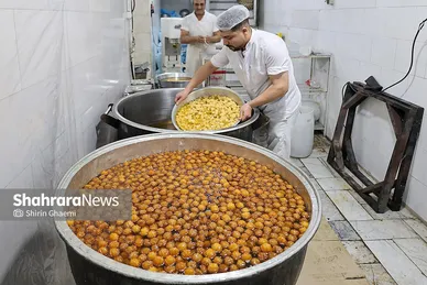 گزارش تصویری | کارگاه پخت زولبیا و بامیه در ماه مبارک رمضان