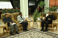 در دیدار استاندار خراسان رضوی و رئیس دانشگاه علوم پزشکی مشهد مطرح شد: پیشنهاد شورای تأمین برگزاری تشییع رهبر به‌صورت هوایی است