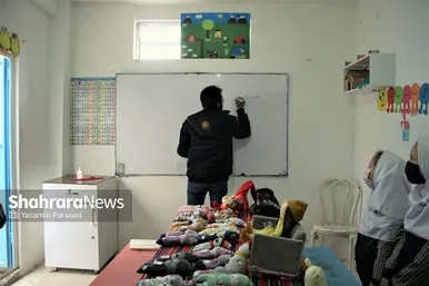 دومین بازارچه فروش دست ساخته‌های دانش‌آموزان مدرسه خودگردان هدایت