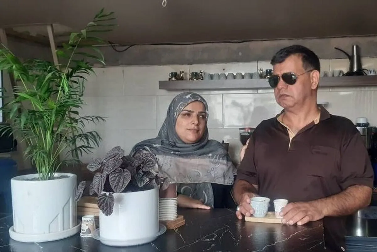 وقتی نابینایی هم نمی‌تواند جلوی رسیدن به اهداف را بگیرد | روایت یک زوج روشندل که هم شطرنج‌باز هستند و هم مسئول یک کافه در قائمشهر