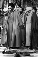 ۲۸ دی‌ماه؛ سالروز نخستین نمازجمعه تهران به امامت آیت‌الله خامنه‌ای + عکس