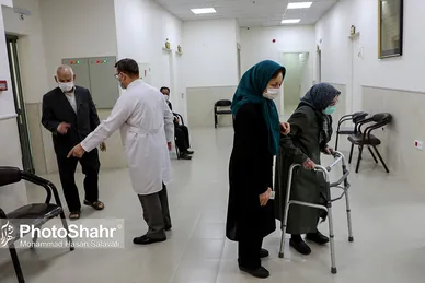 واکسیناسیون سالمندان بالای ۸۰ سال در مشهد