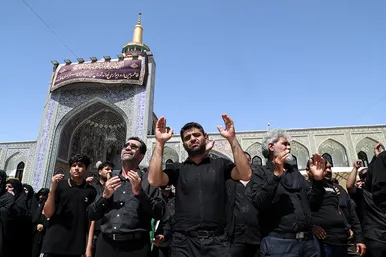 عزاداری روز عاشورا در خیابان امام رضا علیه السلام مشهد