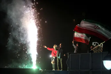 شادی مردم مشهد بعد از برد تیم ملی ایران 2