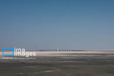 گزارش تصویری | شنا در ارومیه «نیمه‌جان»