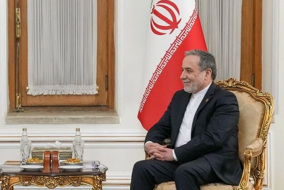 آغاز رسمی مأموریت سفرای جدید لبنان، آلمان و قرقیزستان با تقدیم رونوشت استوارنامه به عراقچی در تهران