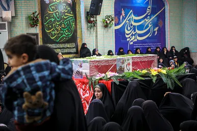 تشییع پیکر بانوی شهیده فاطمه دهقانی از شهدای حادثه تروریستی کرمان