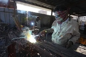 شهروند خبرنگار/ مشاغل مزاحم در خیابان طبرسی&zwnj;شمالی ۴ به&zwnj;سمت عباس&zwnj;آباد