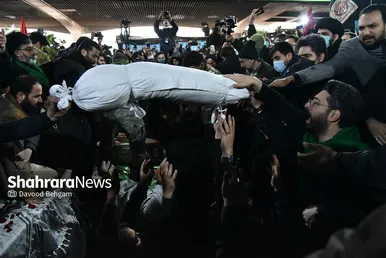 مراسم تدفین پیکر ۳ شهید گمنام در میدان شهدا مشهد