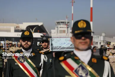 گزارش تصویری | مراسم استقبال از پیکر‌های مطهر ۱۴ شهید گمنام دفاع مقدس در مشهد (۶ آذر ۱۴۰۳)