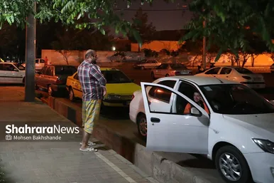 حضور مردم مشهد در خیابان پس از وقوع زلزله