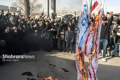 گزارش تصویری | تجمع دانشجویان مقابل دانشگاه فردوسی (۱۰ اسفند ۱۴۰۴)