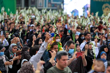 گلباران حرم مطهر رضوی در شب میلاد امام رضا(ع)