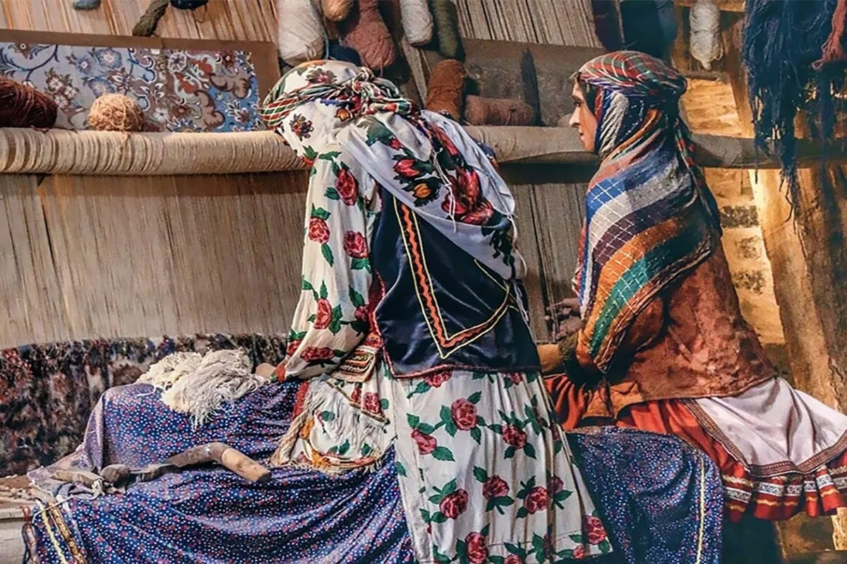 دست‌بافته‌های زنان ایل، نماد و هویت کشور است